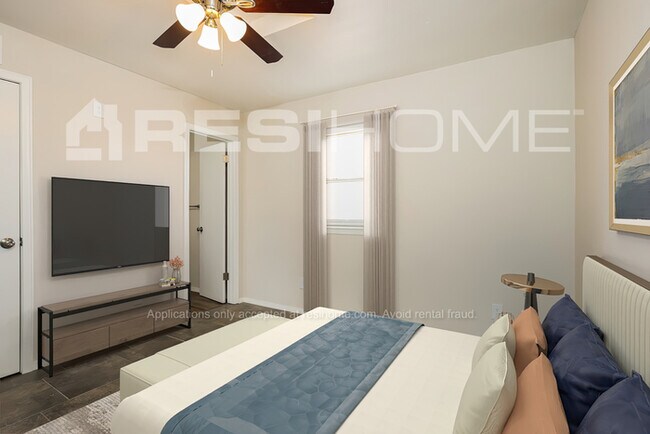 Building Photo - 736 Smalley Dr
