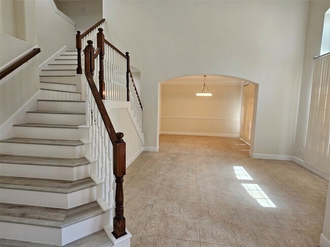 Building Photo - 12503 Rosewood Way Ln