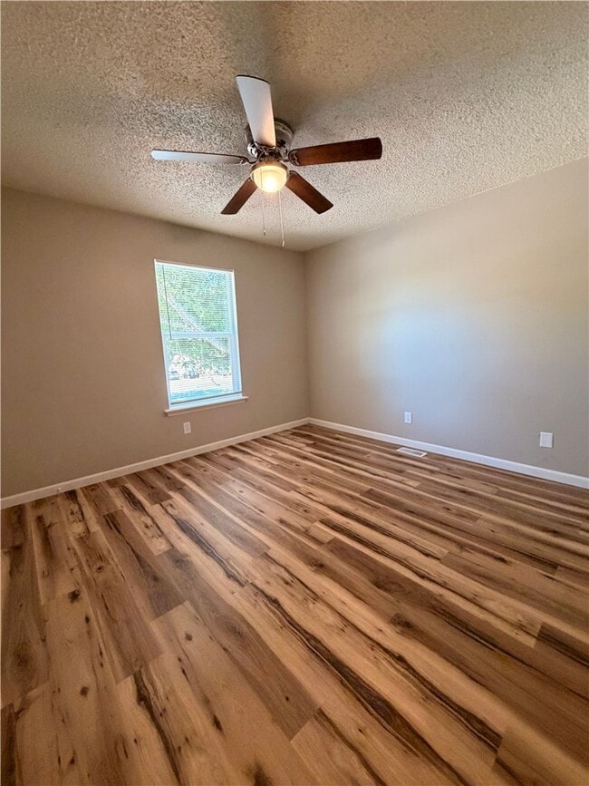 Building Photo - 506 N Betty Jo Dr