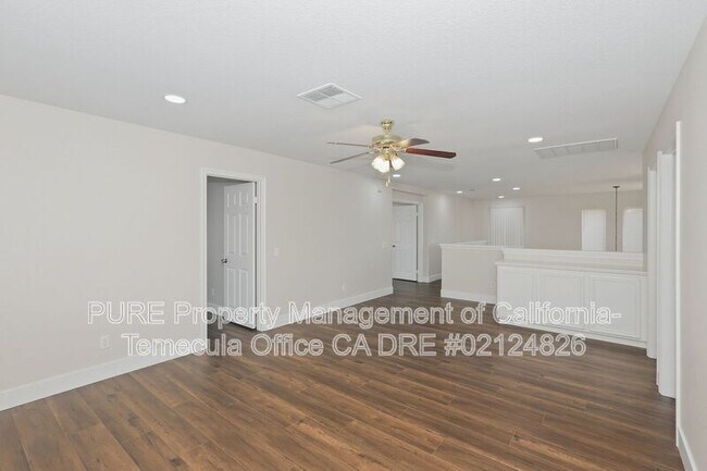 Building Photo - 29754 Maxmillian Ave