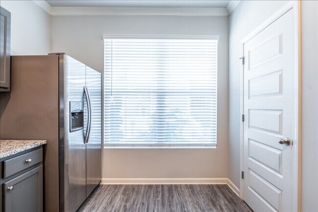 Building Photo - 2514 Piering Dr