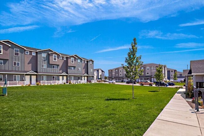 Building Photo - Gorgeous 3-Story 2021 Payton Model Townhom...