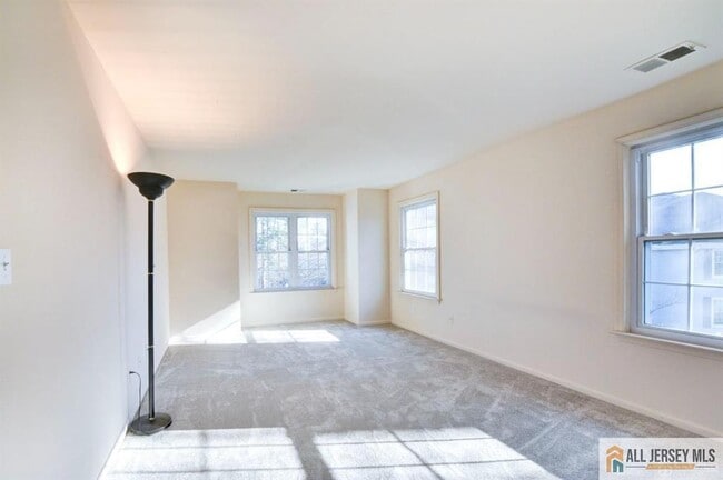 Building Photo - 1909 Tanglewood Ct