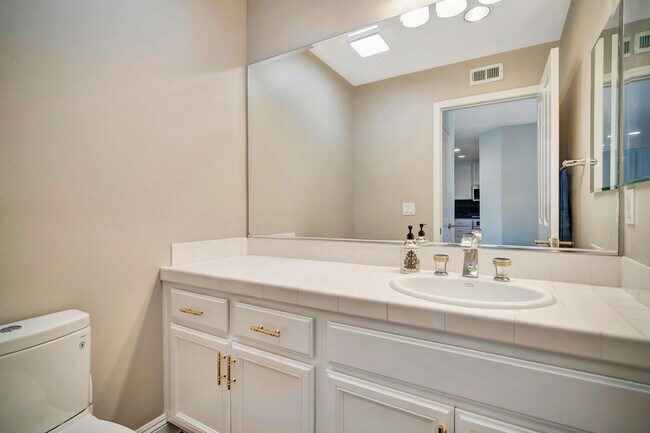 Building Photo - 6463 Zuma View Pl