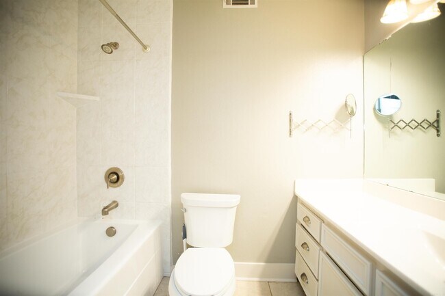 Building Photo - 14112 High Point Dr