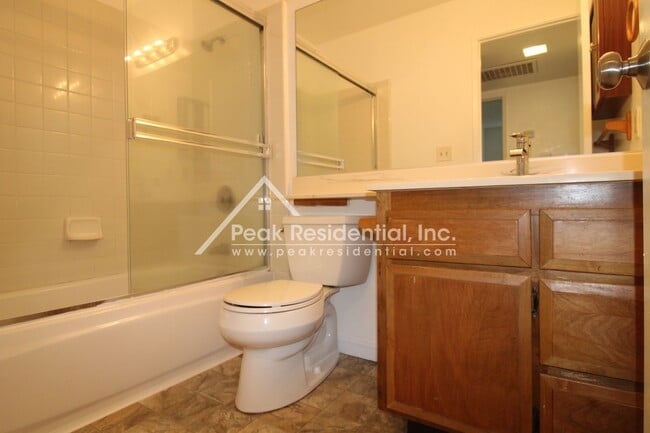 Building Photo - Fair Oaks 2bd/1ba Duplex with Garage near Sunrise & Sunset Ave