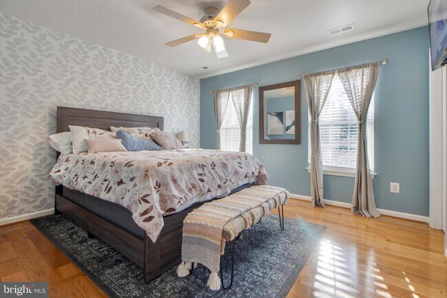 Building Photo - 7420 Mayflower Ct