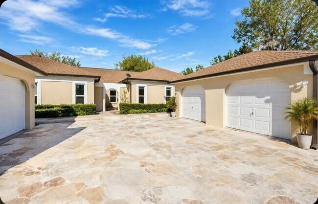 Building Photo - 1203 Saxony Cir