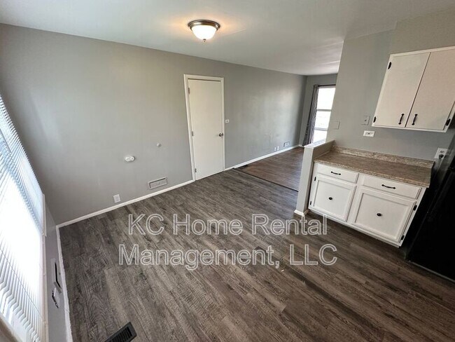 Building Photo - 7309 E 111th Terrace