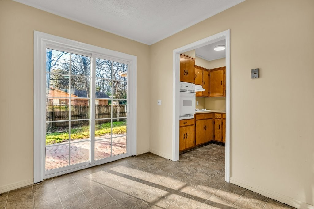 Building Photo - 343 Miller Ave