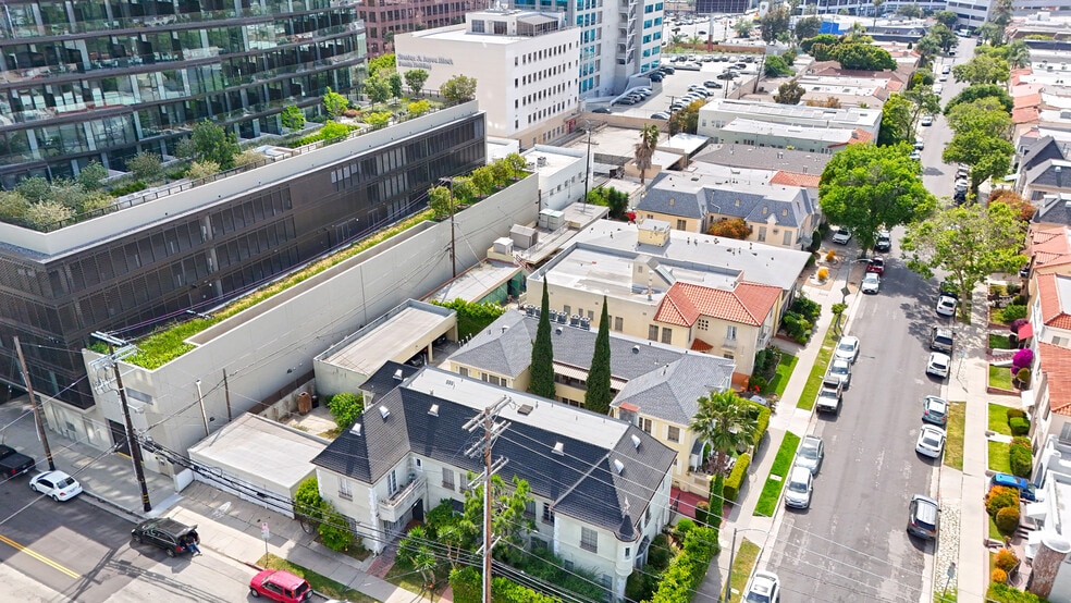 Building Photo - 657 S La Jolla Ave