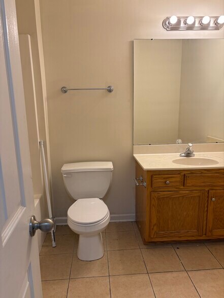 Building Photo - 2708 Lantern Walk SE