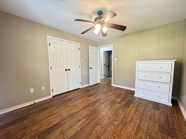 Building Photo - 3 Bed 2 Bath Townhouse in Ruston!