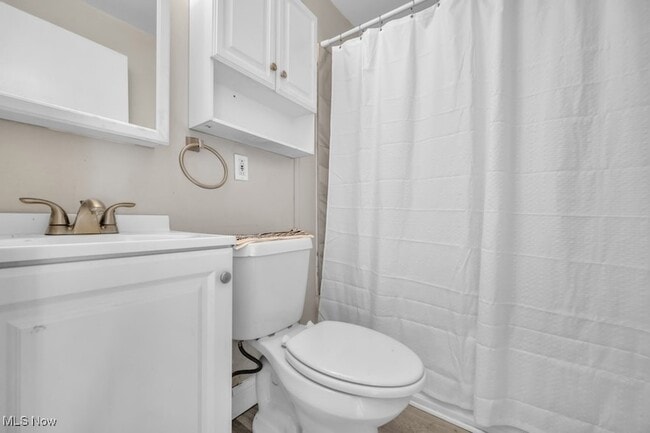 Building Photo - 1457 W 114th St