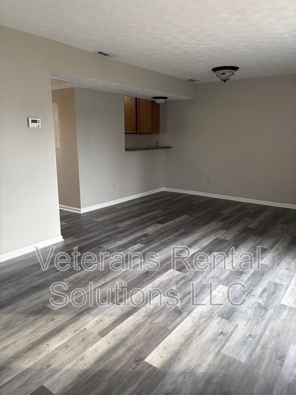 Building Photo - 410 Kirkcaldy Ct