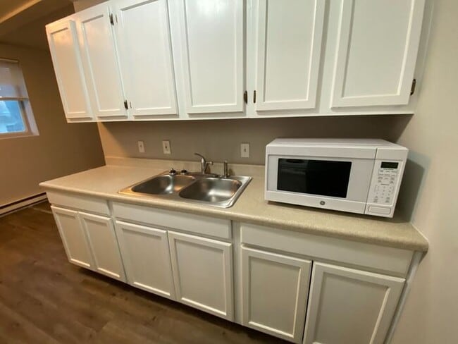 Building Photo - 1 Bed / 1 Bath Renovated Condo in South Nashville! Close to laundry! Surrounded by woods!