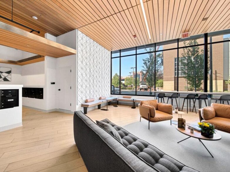 Building Photo - 2118 N Elston Ave