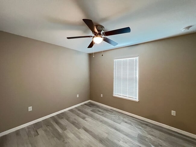 Building Photo - GORGEOUS 3BR/2BA Home with Open Floor Plan and Upgraded Features!