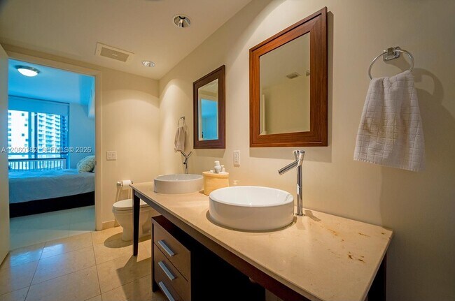 Building Photo - 485 Brickell Ave