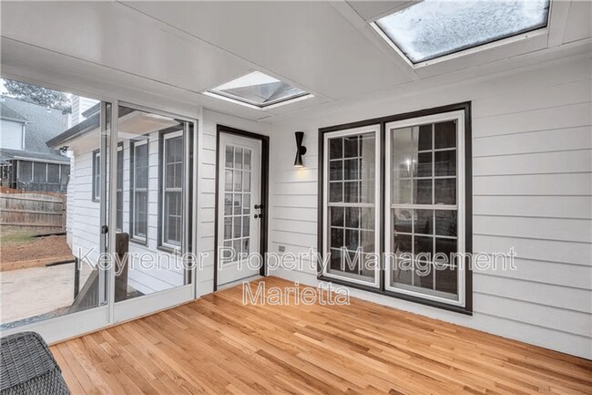 Building Photo - 991 Gentry Ln