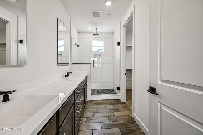 Building Photo - 11300 N Casa Dega Dr
