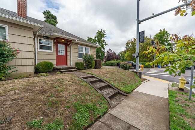 Building Photo - Rushbanks