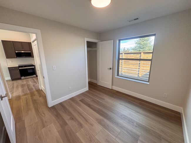 Building Photo - 419 Snyder Ave