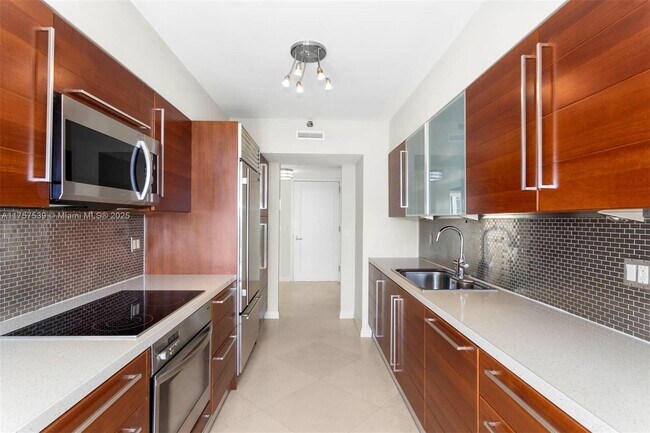 Building Photo - 19500 Turnberry Way