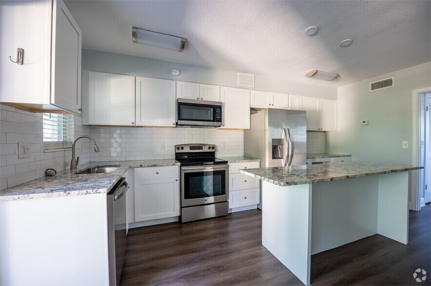 1BR, 1BA - 550SF - Kitchen - The Corvette Apartments