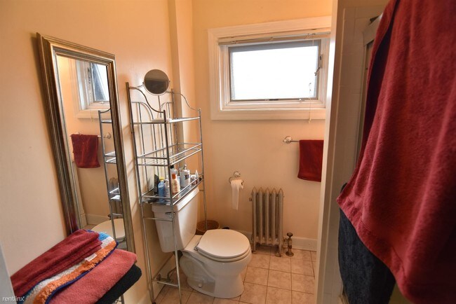 Building Photo - 2 br, 1 bath  - 1692 Beacon Street 3