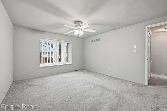 Building Photo - 29792 City Center Dr