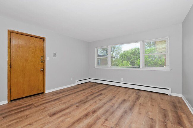 Interior Photo - 2320 W Garfield