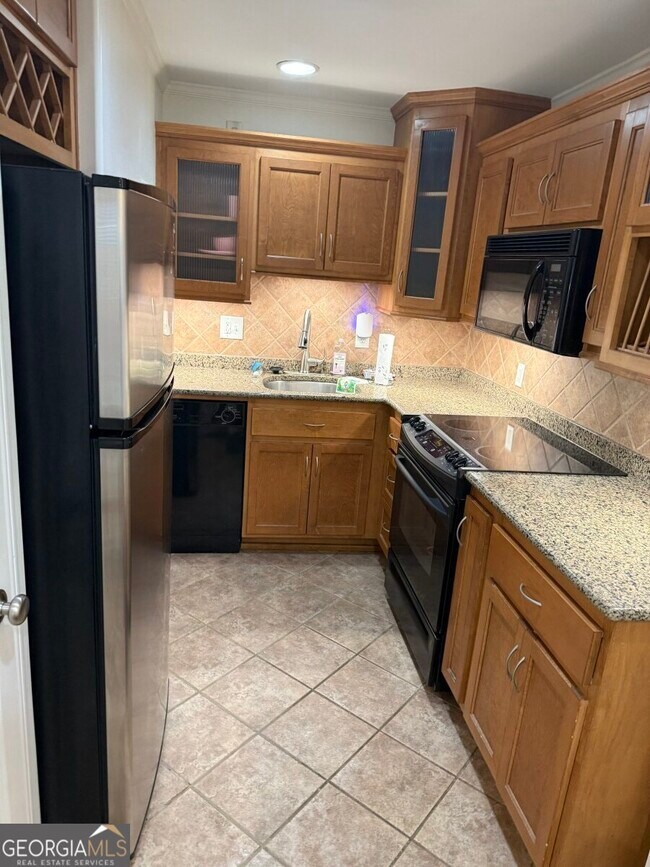 Building Photo - 655 E Campus Rd