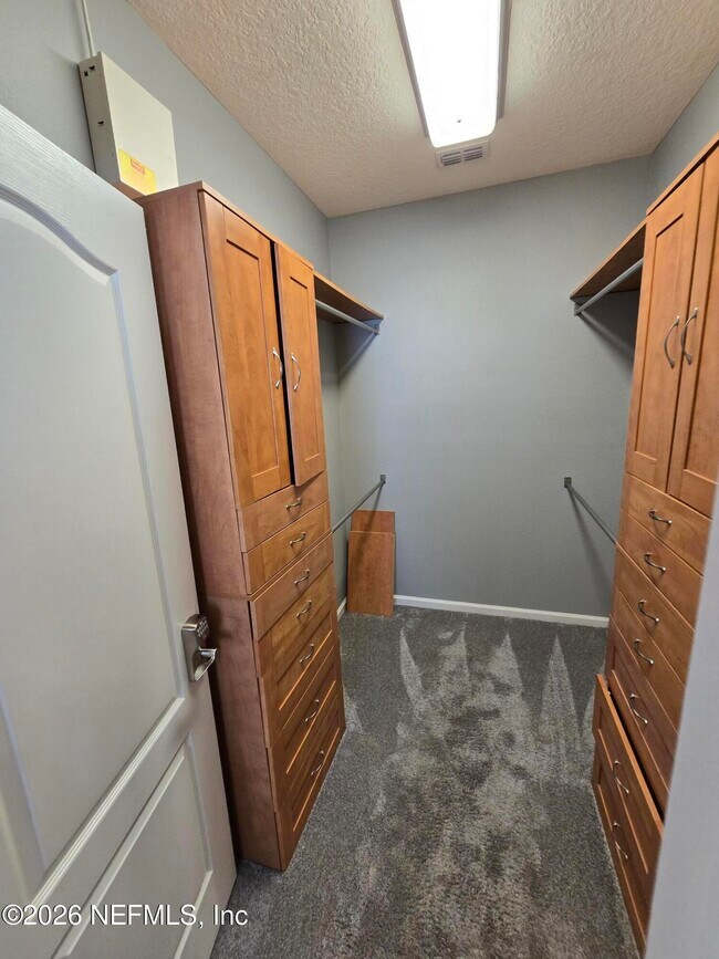 Building Photo - 180 Thornloe Dr