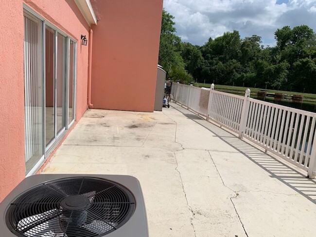 Building Photo - Location, Location, Location! Spacious Tow...