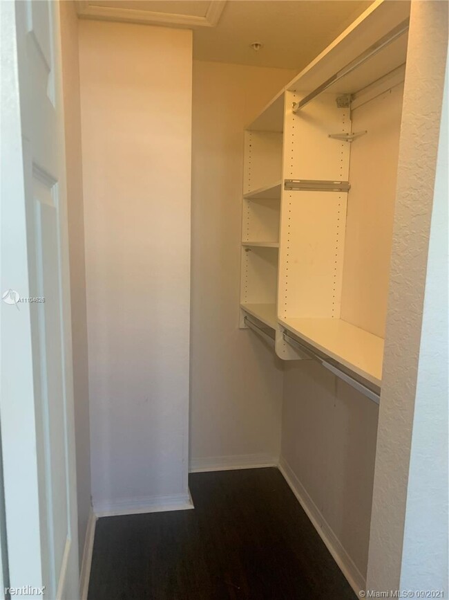 Building Photo - 3 br, 2.5 bath Townhome - 12430 SW 50th St...