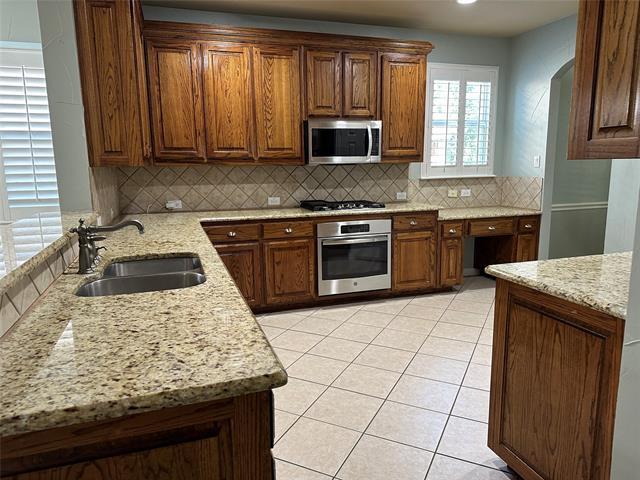 Building Photo - 2305 Falls View Dr