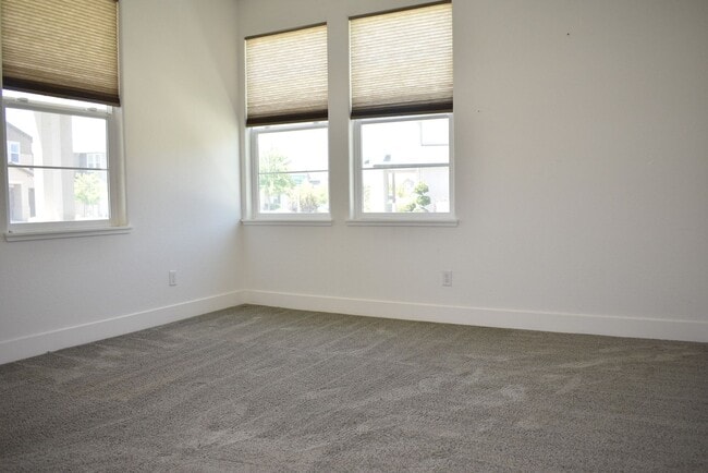 Building Photo - 6000 Danwood Dr