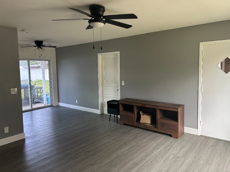 Building Photo - 7197 Quincy Ln