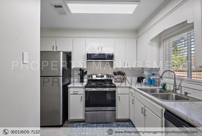 Building Photo - Cute & convenient