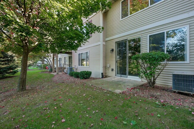 Building Photo - 2943 Kentshire Cir