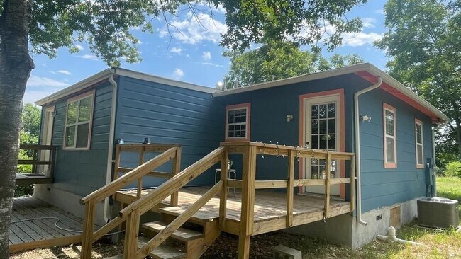 Building Photo - 2201 Cr 320
