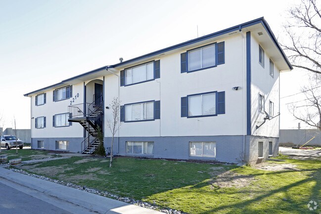 Primary Photo - 2210 S Dexter St