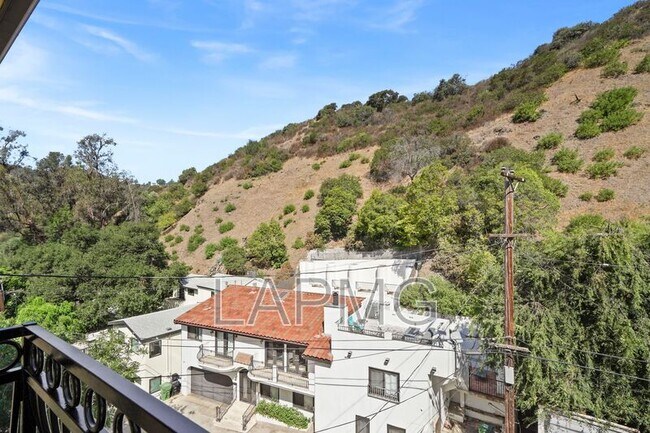 Building Photo - 9842 Portola Dr