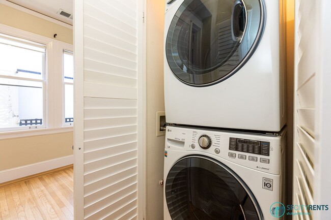 Building Photo - Pacific Heights: Remodeled Single Family H...