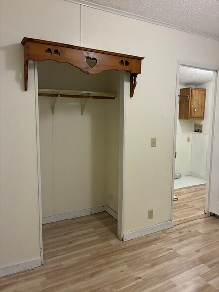 Building Photo - 445 FM 489