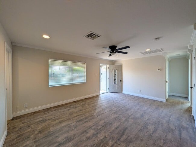 Building Photo - 13208 W Tuckey Ln