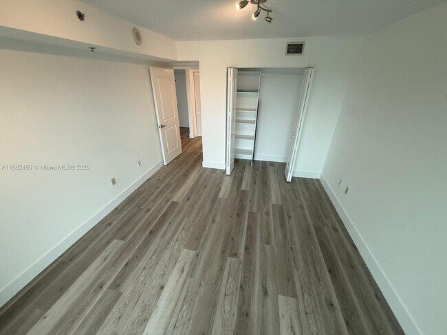 Building Photo - 2681 N Flamingo Rd