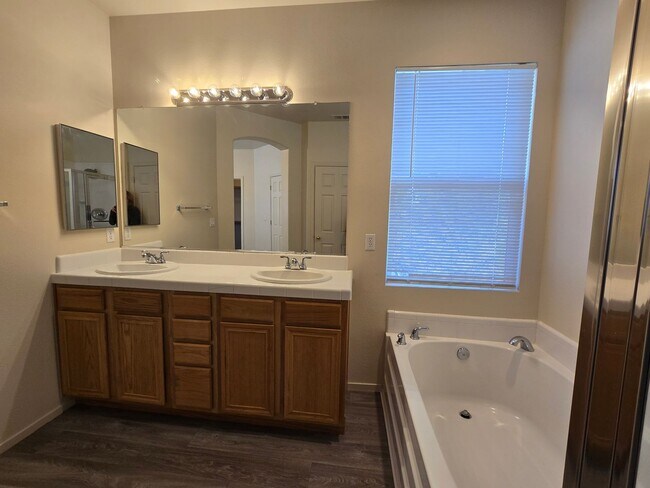 Building Photo - Beautiful South Reno Home in Gated Community