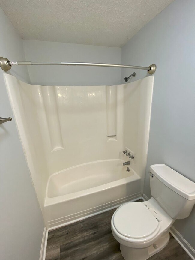 Building Photo - Ivy Street Duplex